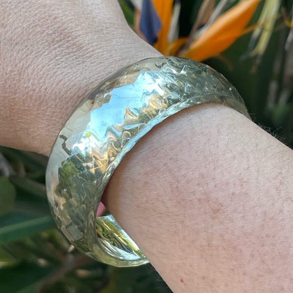 Vintage Jewelry - Faceted lucite silver lined bangle bracelet